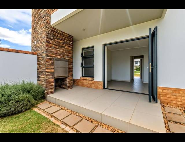 2 BEDROOM APARTMENT FOR SALE IN WATERKLOOF